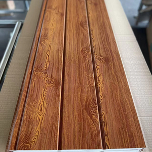 Panneau sandwich isolant en métal à grain de bois, léger, insonorisant, avec âme en PU, écologique, pour revêtement mural extérieur de villa - Product Image 1