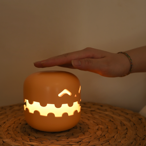 Lámpara Nocturna LED con Diseño de Calabaza, Linda y Portátil, con Sensor de Luz Inteligente y Control Táctil, Decoración para Sala de Estar, Iluminación para Halloween - Product Image 2