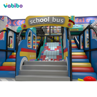 Aire de jeux intérieure commerciale sur le thème du transport personnalisée avec piscine à balles, grand toboggan, parcours de cordes, mur d'escalade, trampoline Vabibo