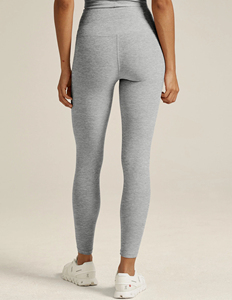 Ensemble de loisirs écologique recyclé, respirant, couleur unie, comprenant un crop top à compression extensible 4 directions et un legging taille haute - Product Image 4