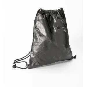 Vente en gros pochette en papier kraft noir pliable Tyvek sac à cordon cadeau bijoux en Tyvek enduit