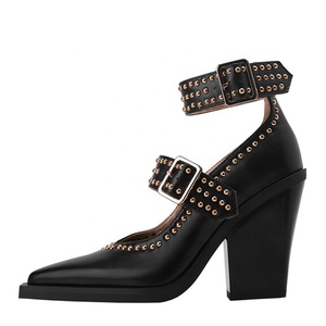 Sandalias de tacón alto grueso con punta y tiras de hebilla para mujer, estilo oficina, con adornos metálicos, ideales para verano. - Product Image 2