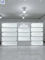 Benutzer definierte moderne LED-Licht Regal Nagel Hautpflege Schrank Vitrine für Salon oder Kosmetik geschäft Wand Display für Körperpflege Design