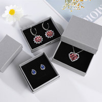 Boîtes à bijoux délicates gris argenté pour cadeaux en gros : boîtes à bagues, broches, boucles d'oreilles, colliers