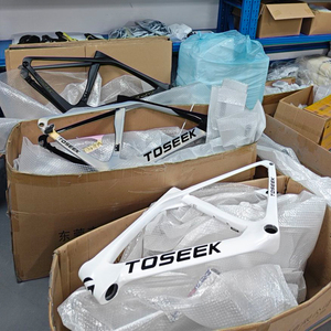 Cuadro de Bicicleta de Carretera de Carbono Ligero BBT47 con <span class=keywords><strong>Eje</strong></span> <span class=keywords><strong>Pasante</strong></span>, Personalización de Fábrica, Cableado Interno, Cuadro de Bicicleta de Carreras Duradero - Product Image 2