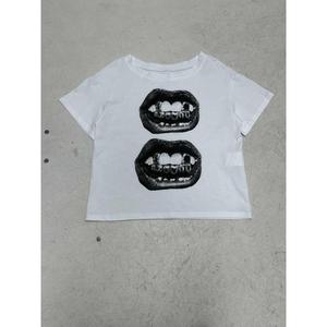 เสื้อยืดผู้หญิงสไตล์ Y2K สตรีทแวร์ ลายริมฝีปาก ไหล่เดียว ทรงหลวม ฮิปฮอป ลำลอง เสื้อซัมเมอร์ ขายส่ง - Product Image 6