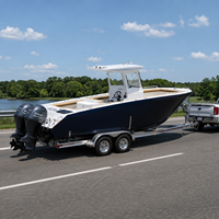 Bateau de pêche confortable et robuste en aluminium avec console centrale, double moteur et direction hydraulique pour la pêche en mer et la pêche commerciale