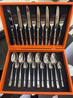 Coffret Cadeau 24 et 4 Pièces Haut de Gamme en Acier Inoxydable 304 – Couteau, Fourchette, Cuillère – Écologique, Emballage Personnalisé, Style Luxe Léger