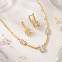 Parure de bijoux ZG élégante en laiton doré avec pendentif barre en zircon cubique marquise et boucles d'oreilles pendantes, cadeau pour femme