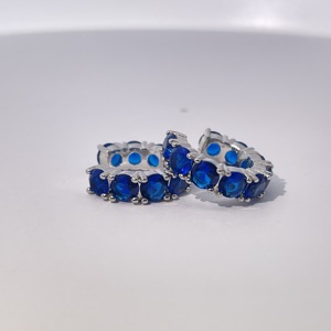 ต่างหูห่วงแบบคลาสสิกสำหรับผู้หญิงจาก Tianyu Gems ชุบทองบนทองเหลือง ประดับด้วยเพชรคิวบิกเซอร์โคเนีย สีเขียวอมฟ้า/เขียวอมเหลือง/น้ำเงิน - Product Image 5