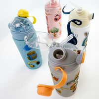 Bouteille d'eau portable en plastique de 600 ml pour enfants, avec paille anti-fuite et lanière, idéale pour l'école et les activités de plein air