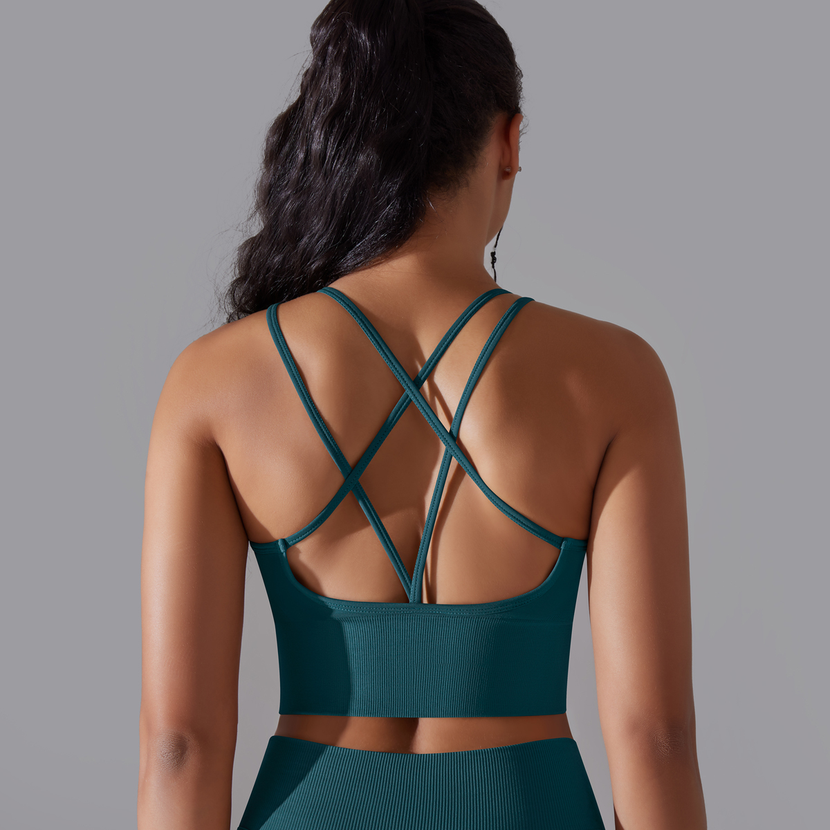 Women's Lightweight Seamless Sports Bra and Yoga Shorts with Custom Logo Cross Back Gym Workout Tank Tops From China