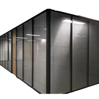 Porte de séparation en verre entièrement en acier noir avec cadre étroit, design pivotant, isolation acoustique minimaliste pour les bureaux et les hôtels