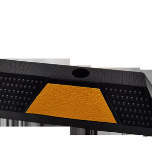 Tope de Rueda de Goma Tianjiu 1830x150x100mm Negro para Freno de Estacionamiento Uso en Garaje - Product Image 1