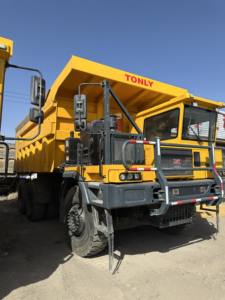 Camión Volquete Minero Usado de Alta Capacidad 885K |   Capacidad de Carga Superior con Motor PLC y Bomba Incluidos 530HP - Product Image 1