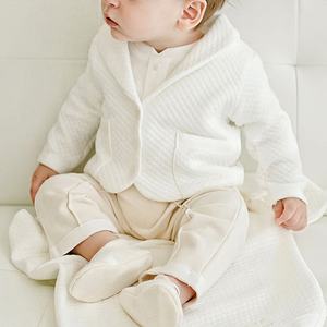 Conjunto <span class=keywords><strong>de</strong></span> Ropa <span class=keywords><strong>de</strong></span> Bebé <span class=keywords><strong>de</strong></span> <span class=keywords><strong>3</strong></span> Piezas <span class=keywords><strong>de</strong></span> Algodón Francés <span class=keywords><strong>para</strong></span> Recién Nacido <span class=keywords><strong>de</strong></span> 6 <span class=keywords><strong>a</strong></span> 12 <span class=keywords><strong>Meses</strong></span>, Incluye Body, Chaqueta y Pantalones <span class=keywords><strong>para</strong></span> Fiestas <span class=keywords><strong>de</strong></span> Cumpleaños - Product Image 1