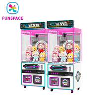 Vente en gros de machine à griffes d'arcade Funspace personnalisée, économique, à monnayeur, pour la distribution de jouets et de poupées, avec 1 an de garantie, compatible pièces anglaises