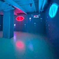 JC Interactive Evil Eyes LED salle de jeux PC matériel cacher pousser la lumière activer le jeu de travail d'équipe pour l'aéroport et le parc de trampoline
