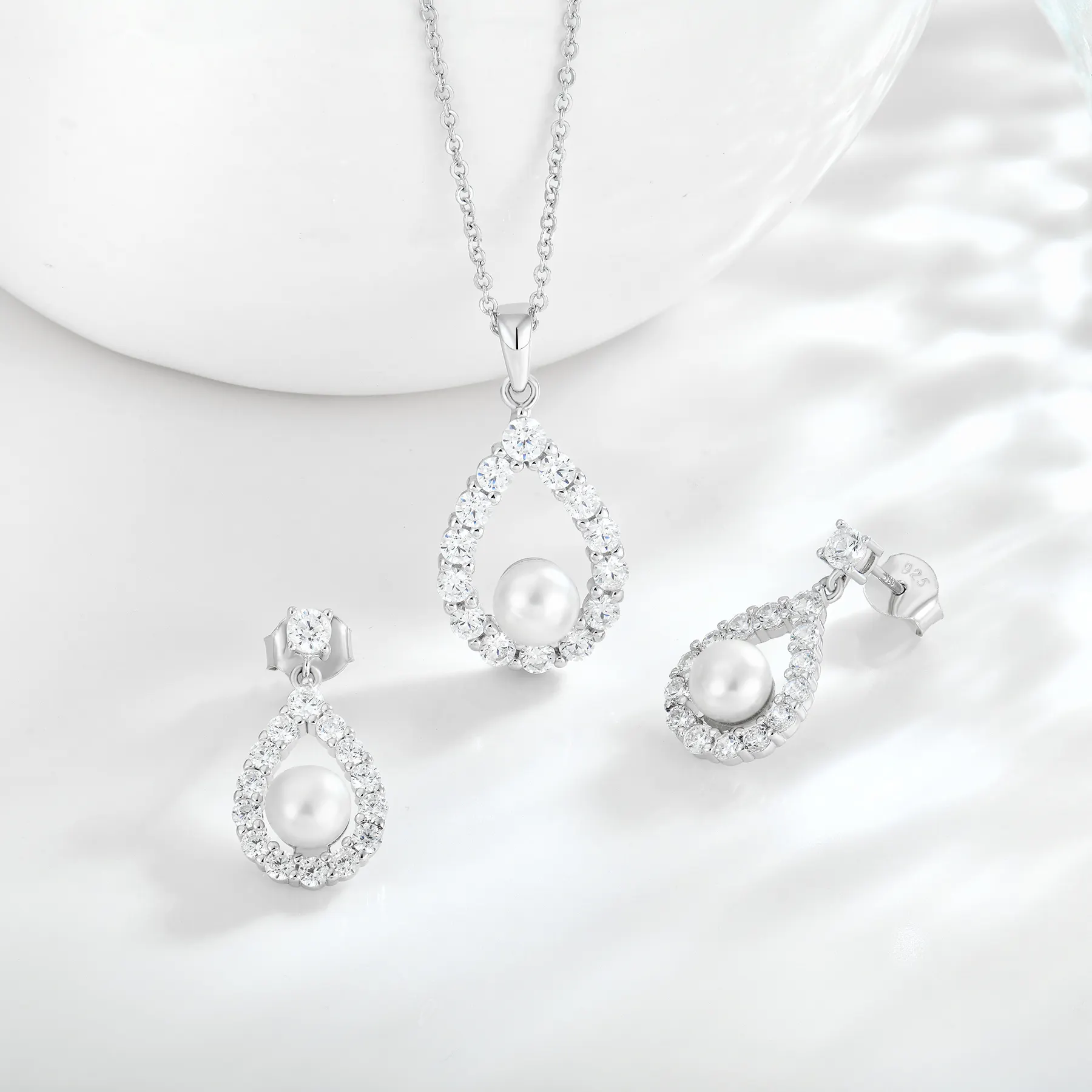 Set di gioielli alla moda collana orecchini di perle di perle di acqua dolce da donna di fascia alta argento 925