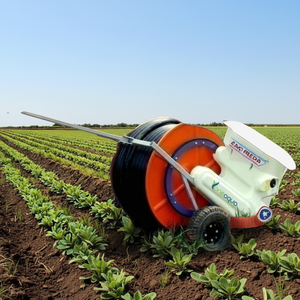 Compacte uitvoering, geen tractoraandrijving nodig, geschikt voor kleine terreinen Aquago 40-120 - Product Image 1