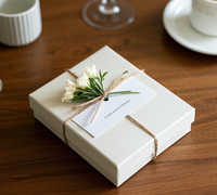 Coffret cadeau en papier personnalisable haut de gamme Design peint à la main artisanal pour parfum de rouge à lèvres Beaux cadeaux avec impression de gaufrage