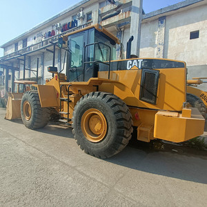 Chargeuse sur pneus d'occasion Cat 966F, faible nombre d'heures, d'origine japonaise, modèle classique robuste, efficace pour les carrières et la construction. - Product Image 4