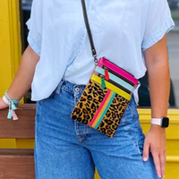 Sac à bandoulière personnalisé en PU motif léopard pour femme avec broderie initiale – Vente en gros