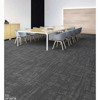 Dalles de moquette de luxe modernes en nylon 50x50 à boucles amorties pour bureaux, maisons, salles à manger, hôtels et terrains de golf – Performances acoustiques optimales