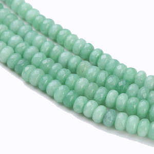 Perles de pierres précieuses en pierre de lune arc-en-ciel à vendre, 2370 variétés, y compris des coupes trillion, émeraude, radiant et hexagonales - Product Image 4