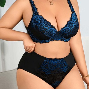 SMOOTH Set di Lingerie Personalizzato per Donne Taglie Forti, 2 Pezzi, con Ricami Floreali in Rete, Reggiseno e Mutandine - Product Image 1