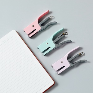 Office Goodies Macaron Color Handheld Metal <span class=keywords><strong>Grapadora</strong></span> Portátil Mini #10 <span class=keywords><strong>Grapadora</strong></span> Niñas Papelería Rosa Verde Púrpura Disponible - Product Image 2