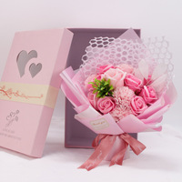 Saint-Valentin, Fête des Mères, Noël : Boîte cadeau de fleurs artificielles créatives en savon (œillets et roses) – Vente en gros usine