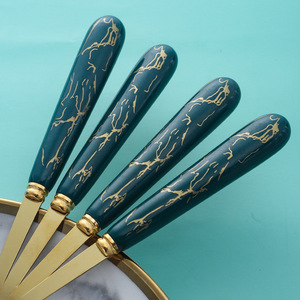 Ensemble de couverts Grossiste spécialisé Ensemble de cuillères et de fourchettes en acier inoxydable et en plastique Ensemble de vaisselle en acier inoxydable Luxe - Product Image 4