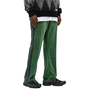 Fabbrica 2 <span class=keywords><strong>tasche</strong></span> <span class=keywords><strong>laterali</strong></span> <span class=keywords><strong>con</strong></span> cordoncino a righe in vita verde Jogging <span class=keywords><strong>pantaloni</strong></span> larghi a righe <span class=keywords><strong>pantaloni</strong></span> della tuta in pile <span class=keywords><strong>pantaloni</strong></span> della tuta da uomo - Product Image 1