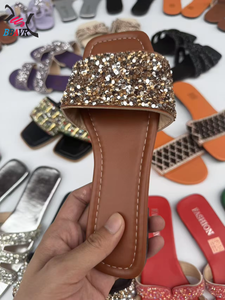 Tongs décontractées pour femmes, style tropical, avec perles et diamants, semelle en PU/PVC, tendance, en stock, vente chaude - Product Image 3