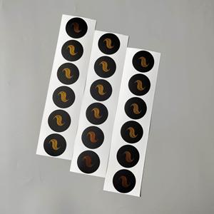 Autocollants en papier synthétique haute performance avec adhésif fiable pour une application fluide, l'étiquetage et les projets d'emballage créatifs - Product Image 1