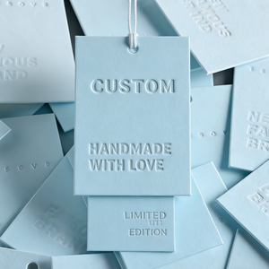 Étiquettes de suspension personnalisées avec logo, finition mate gaufrée, estampage à chaud, étiquettes de cartes de visite de luxe, étiquettes de suspension personnalisées de luxe - Product Image 4