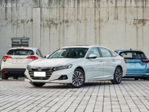 La Honda Accord 2.0L E:HEV Hybrid Sport Hybrid Leader 2022 est une berline hybride électrique de taille moyenne. - Product Image 1