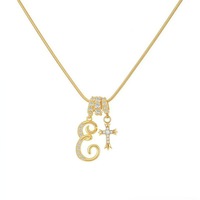 Collier en zircon plaqué or avec croix, pendentif personnalisé avec initiale en écriture cursive, chaîne serpent, pendentif religieux pour femmes
