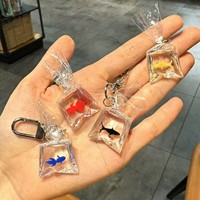 Porte-clés en métal et acrylique imitation poisson rouge avec un design créatif en résine, pendentif poisson dynamique – Best-seller transfrontalier