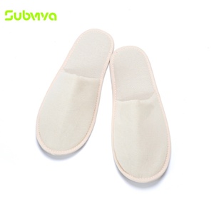 Chaussons d'hôtel et de spa en toile douce avec logo personnalisé, à bout fermé, semelle en liège, jetables, pour hôtels et gîtes - Product Image 2