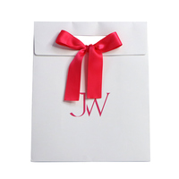 Sac d'emballage de cadeau en papier avec ruban avec impression personnalisée de logo pour bijoux et bijoux et montres