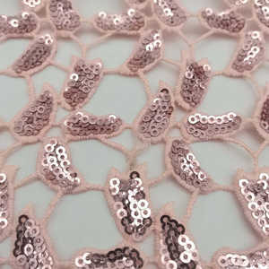 Encaje de lentejuelas de guipur rosa con diseño de bordado de hojas Encaje químico con lentejuelas - Product Image 4