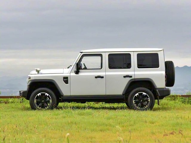 212 Car 2025 BAIC Beijing BJ 212 T01 Baw Auto Car Small Size Turbo 2.4T SUV with R17 Tire Left Steering 4WD Petrol Vehicle