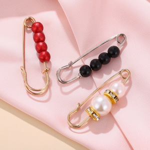 Faux Pearl <b>Scarf</b> Clip Alloy Brooch <b>Red</b> Black White Round Geometric Unisex Garment Pin Winter 2024 Yiwu Origin - Product Image 2