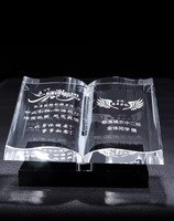 Trophée commémoratif en cristal K9 en forme de livre biblique, plaque de certificat personnalisée en cristal en forme de livre ouvert avec base noire