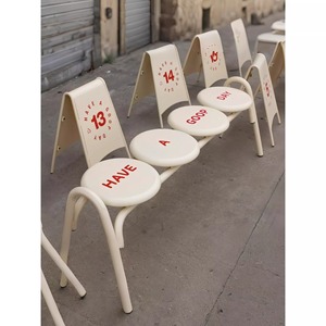 Ensemble de table et chaises rondes d'extérieur en fer durable et personnalisable avec longue banquette à motif <span class=keywords><strong>Smiley</strong></span> pour terrasse, salon de thé ou café - Product Image 1