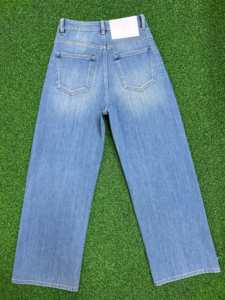 Pantalon en jean délavé bleu clair à la mode Pantalon droit en jean OEM ODM pour femme - Product Image 3