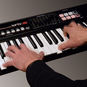 Synthétiseur électronique portable compact à 61 touches XPS-10 pour performance live - Product Image 2