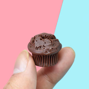 Cabujón de resina con forma de pastelito dulce para decoración de comida en miniatura, arte, manualidades y adornos. - Product Image 2
